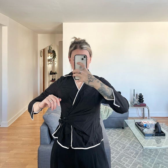 Jones New York Tops - vintage 90’s wrap blouse